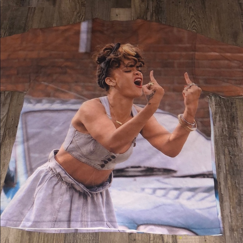 Rihanna T Shirt